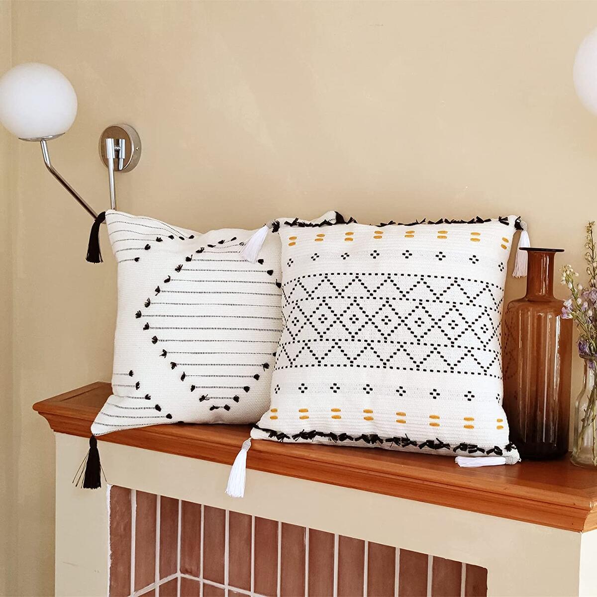 Set of 2 Boho Throw Pillow Covers, Natural Cotton Tufted Pillow Cases Decorative Farmhouse Cushion Case for Sofa Bed Bedroom Living Room 18 x 18 Inch