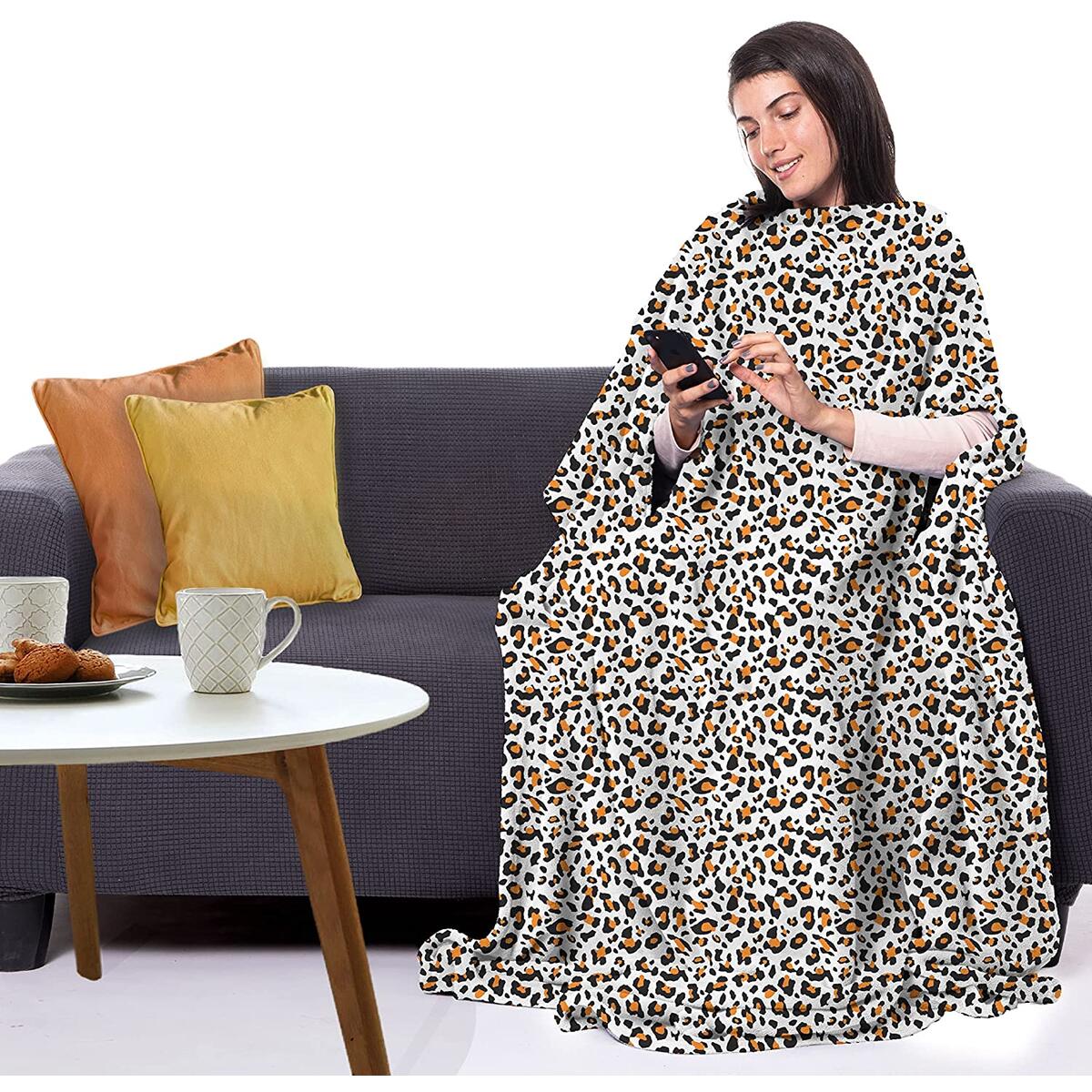 Snuggie TV Fleece Blanket / wearable option - 70" Long - Leopard color